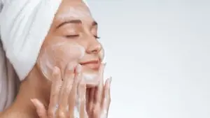 Pele no inverno: especialista explica como evitar o ressecamento e danos pelo frio