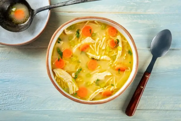 Sopa, caldo, canja de galinha