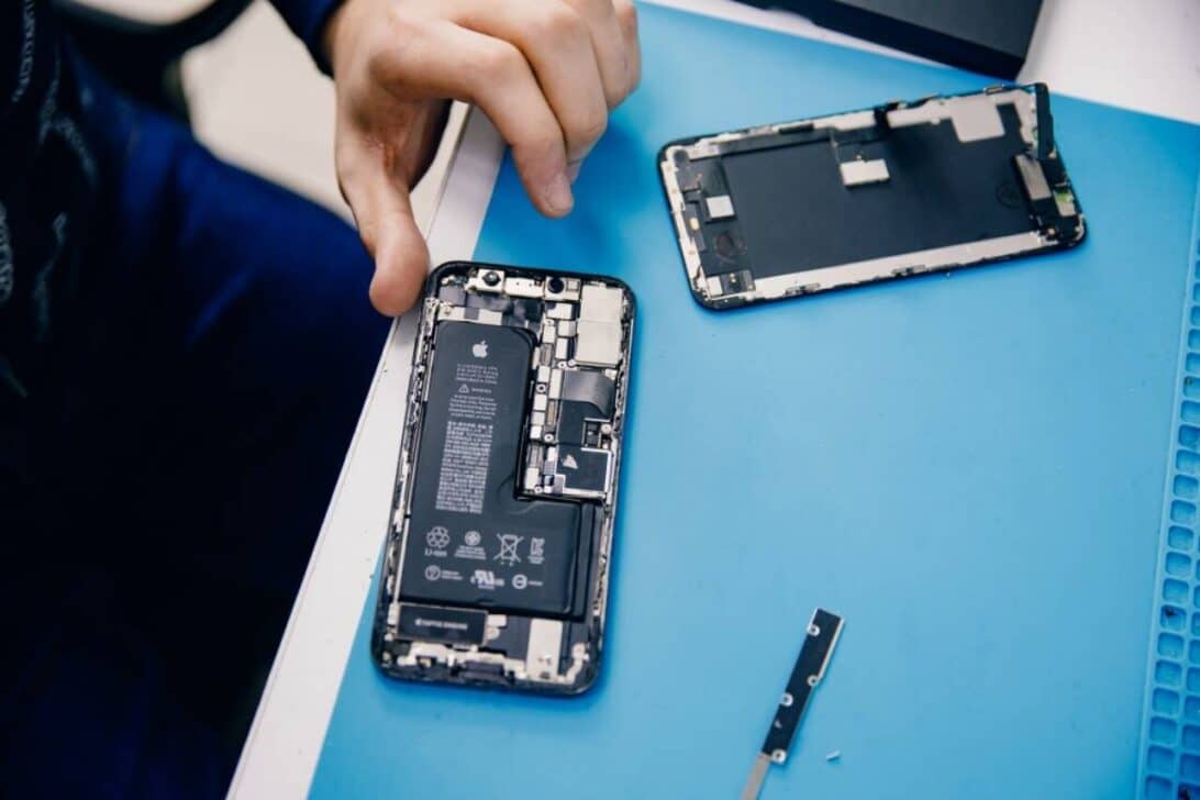 Troca de bateria de celular