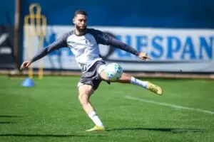 Alvo do Corinthians, zagueiro Wagner Leonardo pode deixar o Grêmio nesta janela