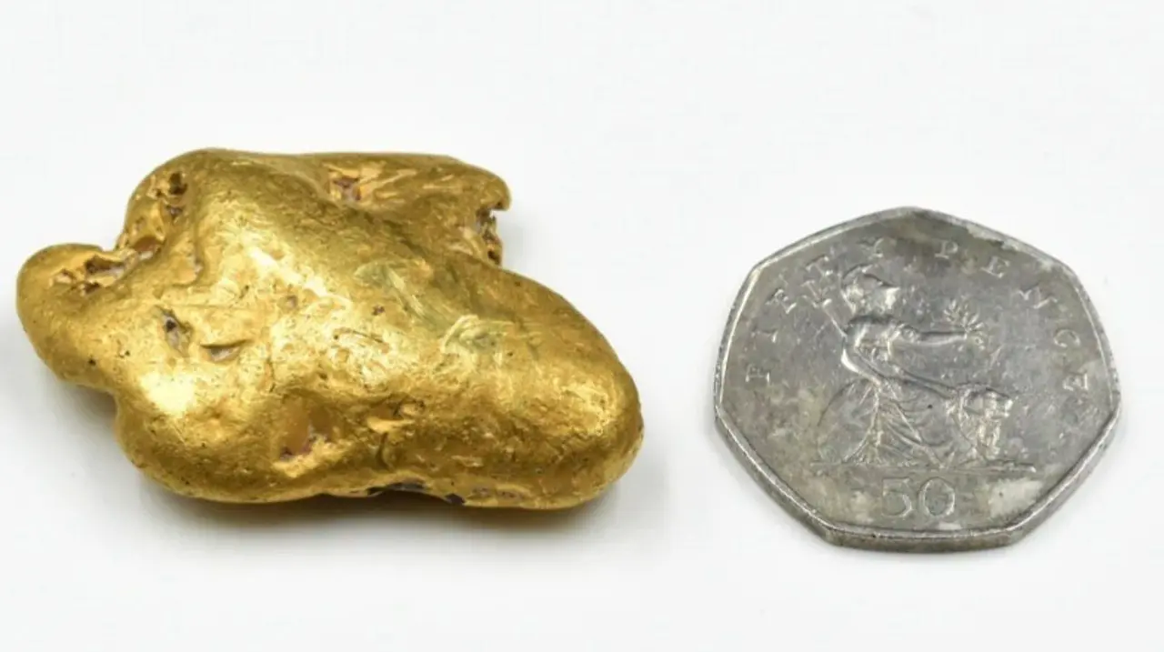A maior pepita de ouro da Inglaterra com detector de metais antigo - Reprodução/Casa de Leilões Mullock Jones