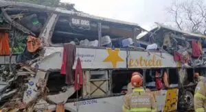 Clandestine bus overturns on BR-040 in Petrópolis and causes the death of 10 people; child and pregnant woman among the victims