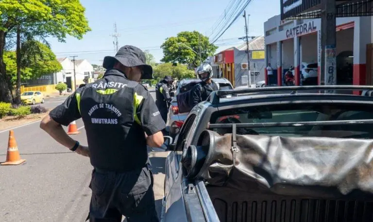 Prazo final para concurso de agente de trânsito em Umuarama com 10 vagas e salário de R$ 2.682,32