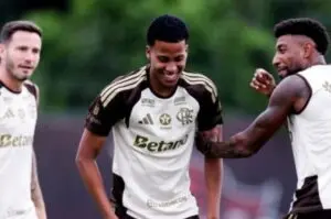 Atacante Alan Santos exalta apoio da família e do Flamengo antes de ir para o Benfica