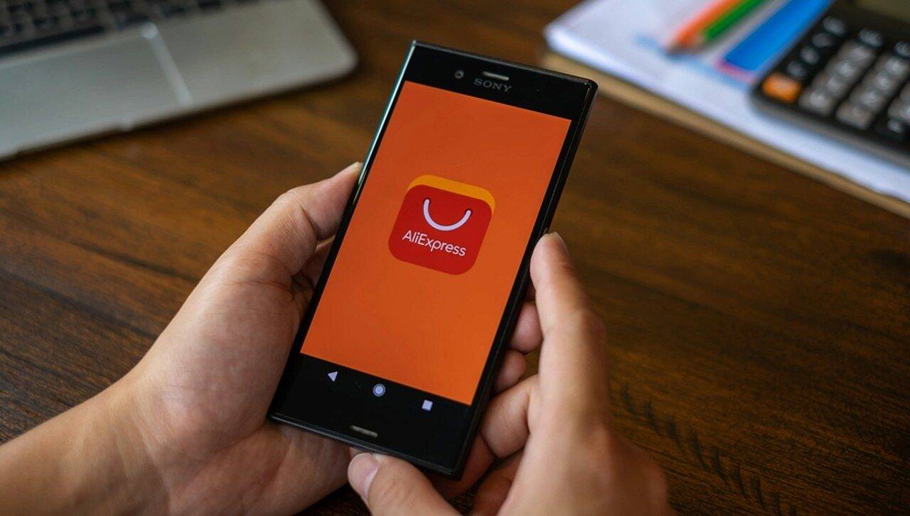 AliExpress - Worawee Meepian / Shutterstock.com