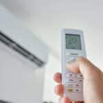 Ar-condicionado, ajuste de temperatura - Lazy_Bear/ Shutterstock.com