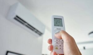 Ar-condicionado, ajuste de temperatura - Lazy_Bear/ Shutterstock.com
