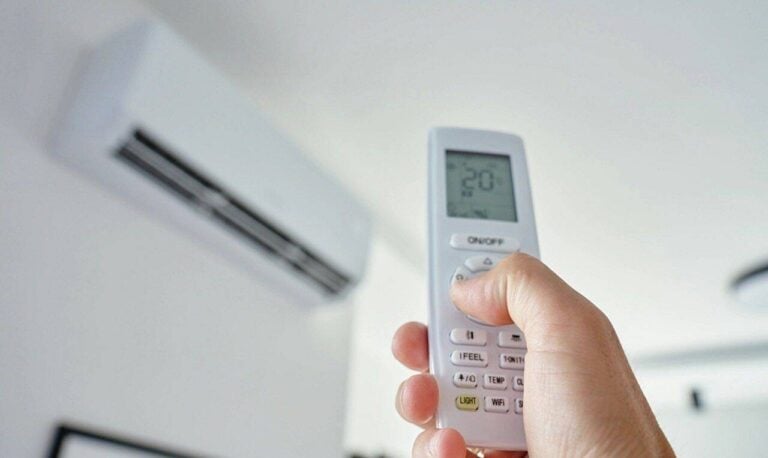 Ar-condicionado, ajuste de temperatura - Lazy_Bear/ Shutterstock.com