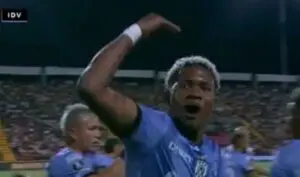 Con un cabezazo, Arón Rodríguez abre el marcador en Tolima x Ind. del Valle por la Libertadores 2026