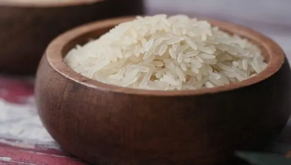 Arroz cru - Towfiqu ahamed barbhuiya/ Shutterstock.com