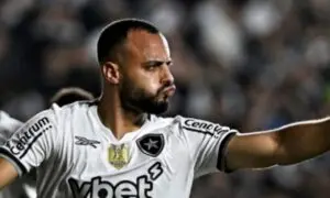 Expulsão de Arthur Cabral do Botafogo pela Lei Vini Jr. causa polêmica contra o Vitória