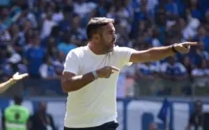 Artur Jorge detalha insatisfação com arbitragem e repreensão a Arroyo após empate do Cruzeiro