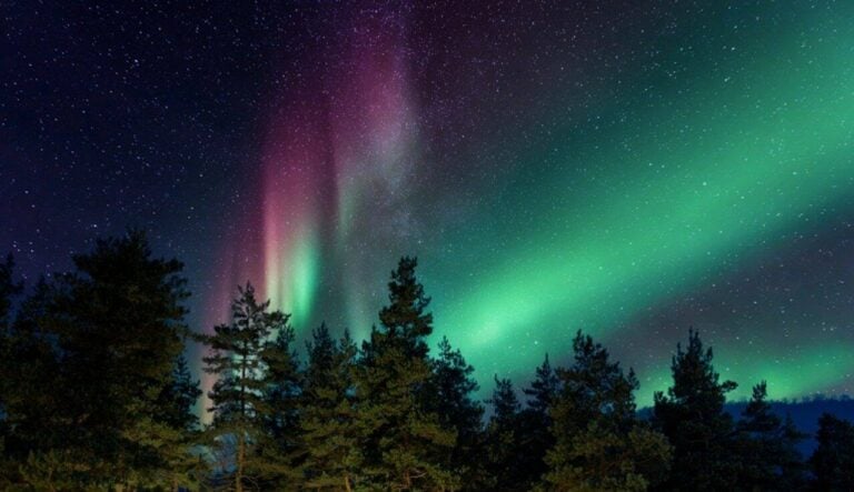 Aurora boreal - Artem Avetisyan/Shutterstock.com