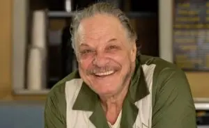 Ernani Moraes pode ser dirigente de time em Avenida Brasil 2 com elenco original