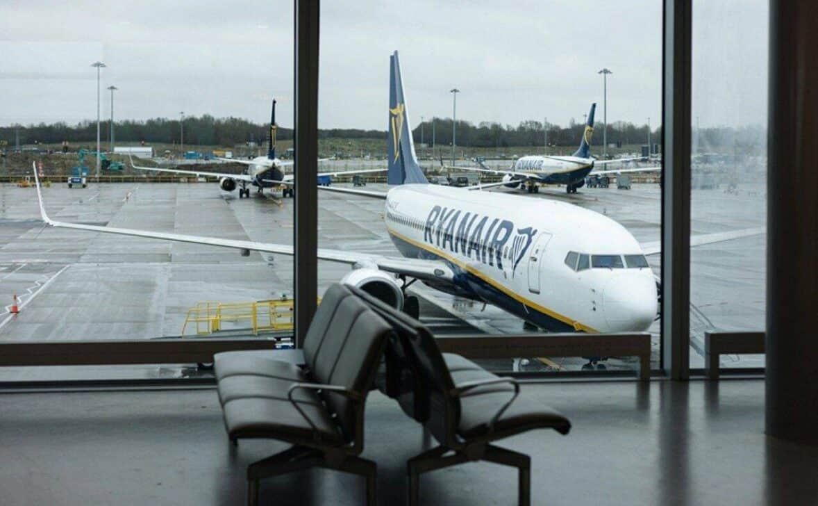 Avião em Aeroporto de Stansted, em Londres - Victor Sanchez/istockphoto