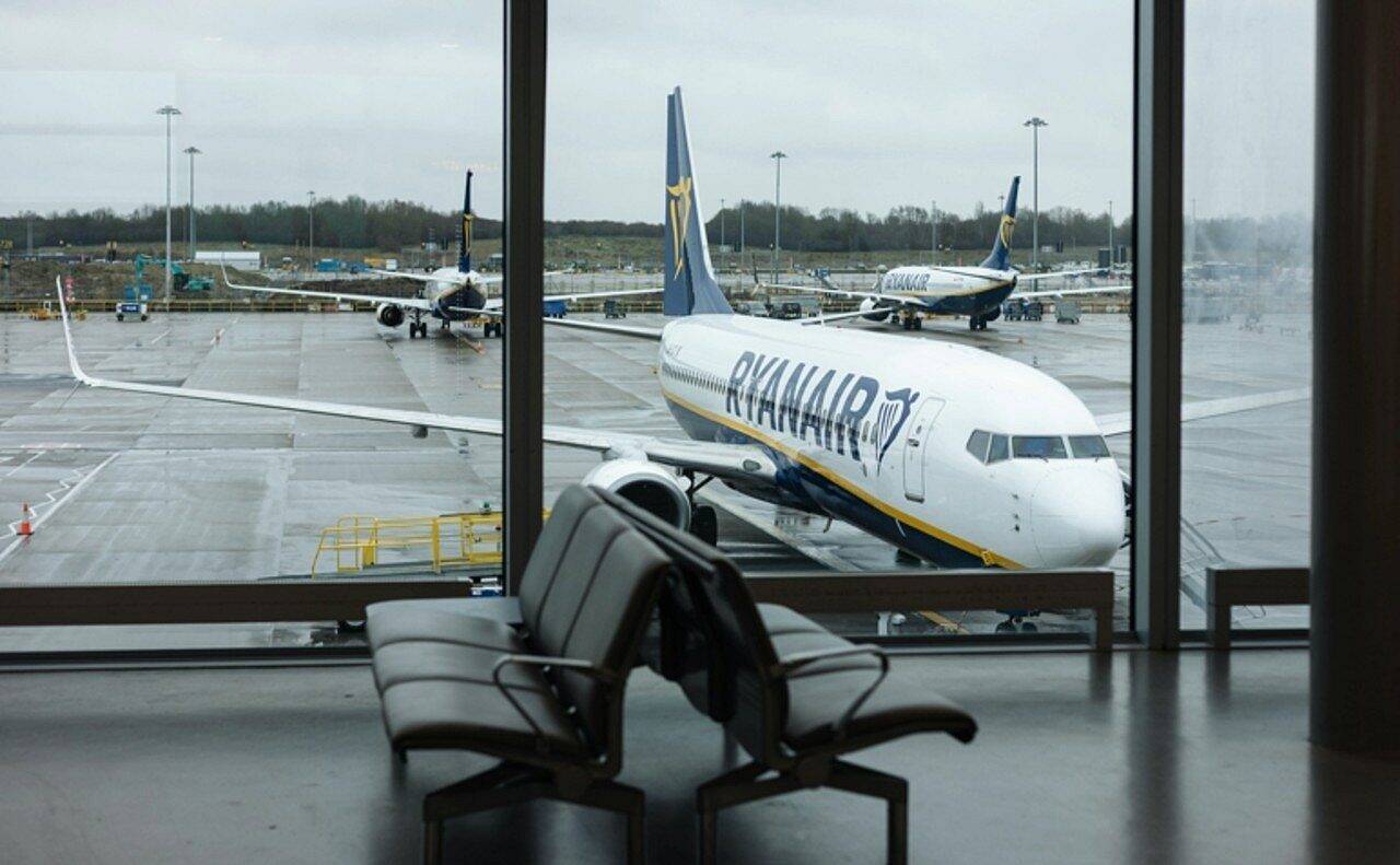 Avião em Aeroporto de Stansted, em Londres - Victor Sanchez/istockphoto
