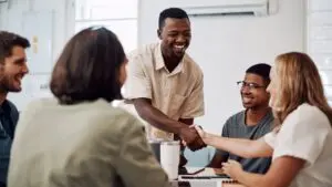 Estagiários podem antecipar segurança previdenciária e garantir futuro ao contribuir para o INSS