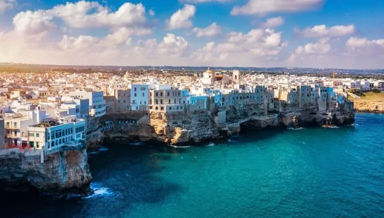 Bari - DaLiu/Shutterstock.com