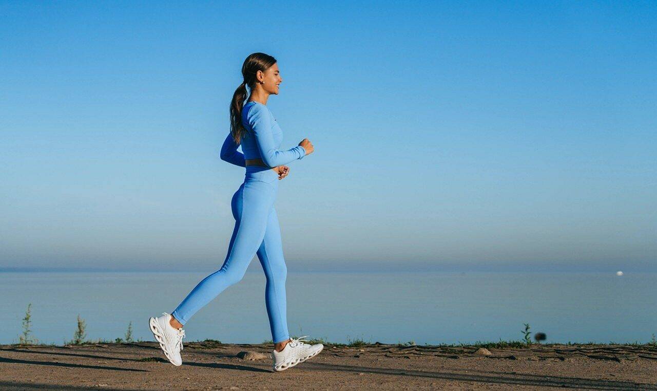 Caminhada, exercício - iona didishvili/Shutterstock.com