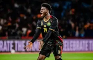 Manchester United negocia por Carlos Baleba, ex-joia de R$ 700 milhões, para reforçar elenco