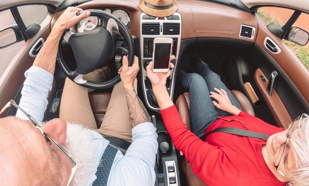 Carro idoso - AlessandroBiascioli/ shutterstock.com