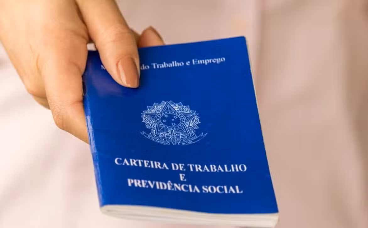 Carteira de Trabalho, Emprego - Gabriel Ramos/ Istockphoto.com