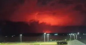 Fenômeno raro: céu de Porto Velho fica vermelho após incêndio e temporal em Rondônia