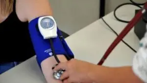 Saúde feminina: colesterol exige vigilância, com atenção redobrada na menopausa