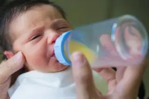 Comissão da Câmara aprova ensino de primeiros socorros a pais de bebês para prevenir mortes por sufocamento