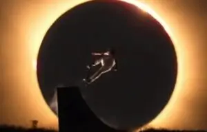 Skatista olímpico Danny Leon faz manobra épica em meio a eclipse solar total