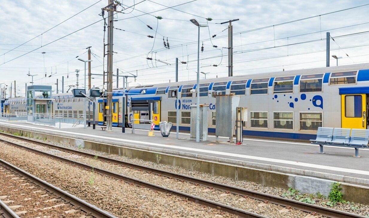Estação de trem - Takashi Images / Shutterstock.com