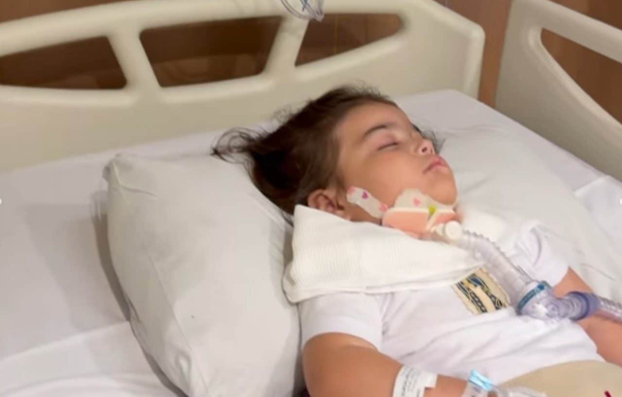 Leticia Cazarré pede orações após filha, Maria Guilhermina, ser internada no CTI