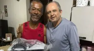 Gari devolve ao dono PlayStation 5 achado em lixo no Sul do ES