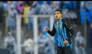 Luís Castro avalia opções para a defesa do Grêmio desfalcada contra Bragantino