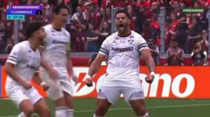 Hulk golaço de falta - Premiere