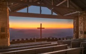 Incêndio devasta igreja histórica abandonada em Cleveland e atinge patrimônio cultural