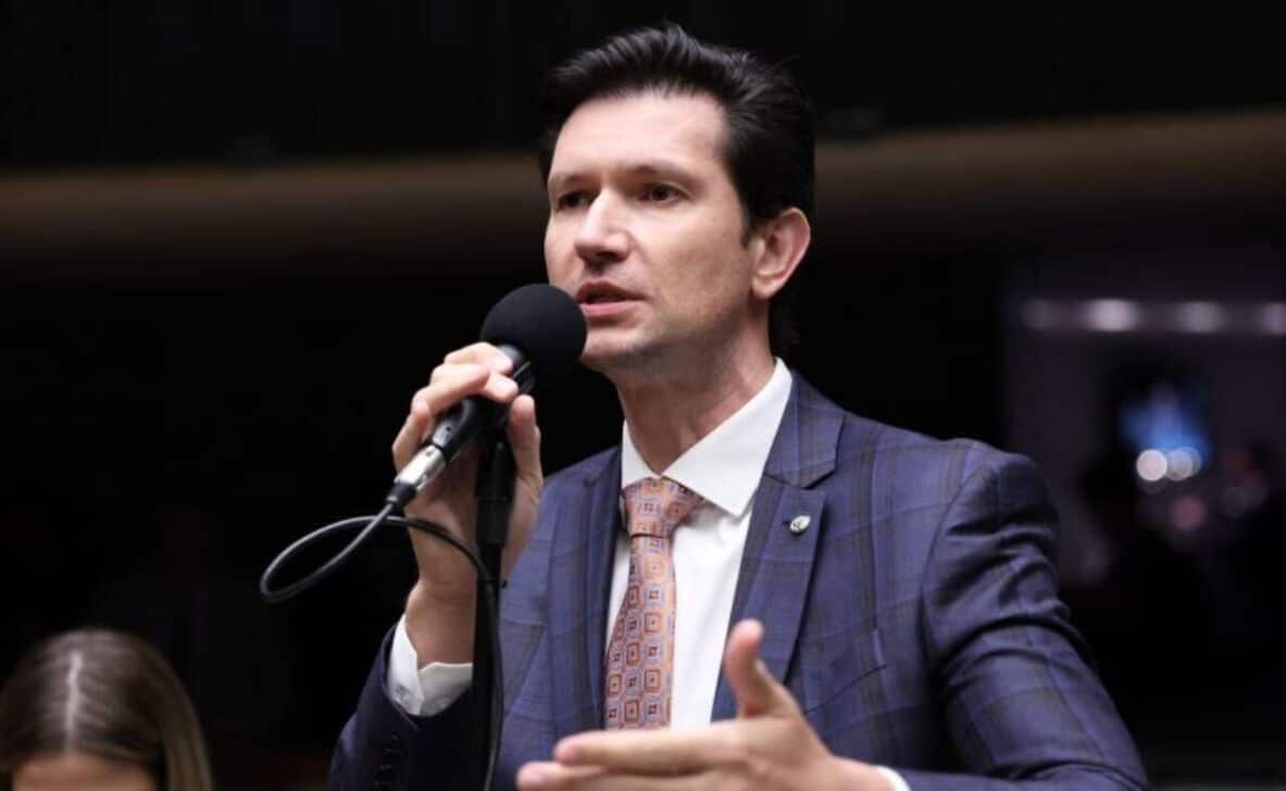 Marques: cobrar taxa para usar área pública é apropriação indevida do espaço público - Foto: Kayo Magalhães / Câmara dos Deputados