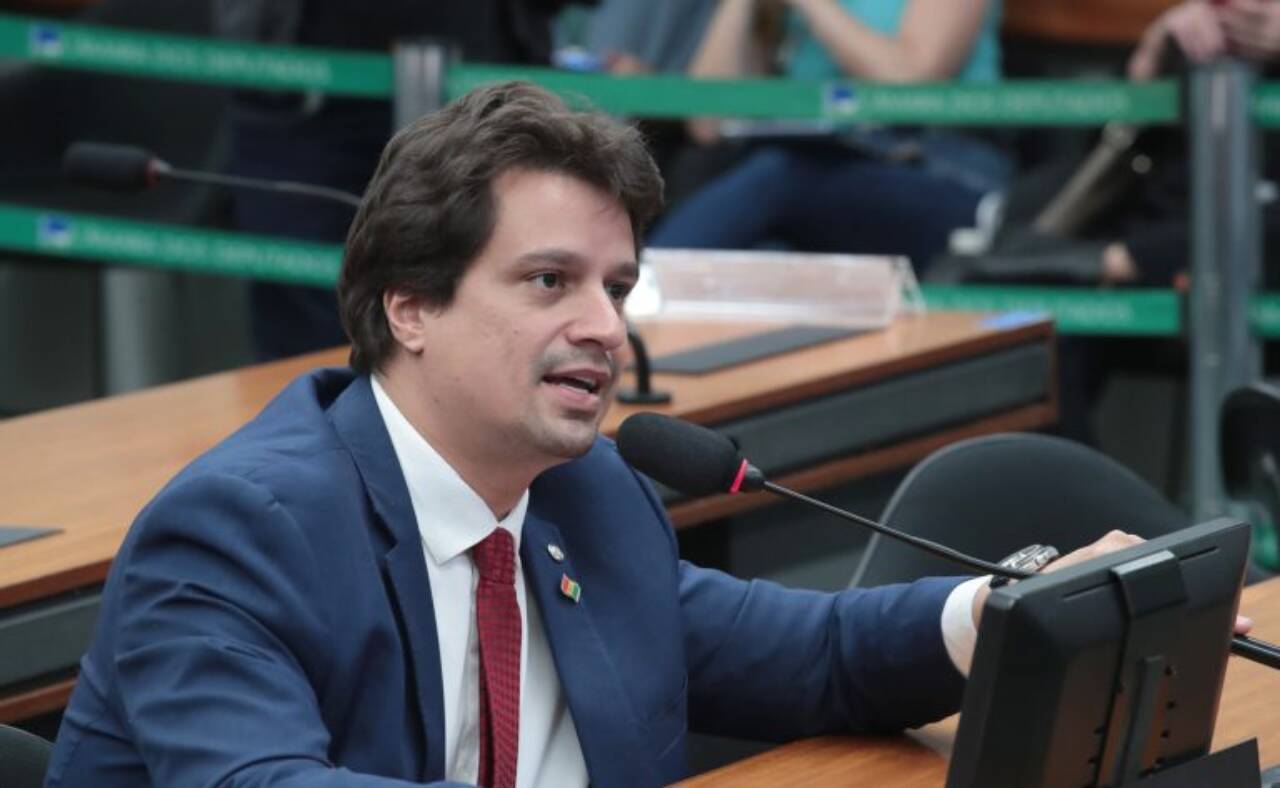 Lucas Ramos propôs mudanças nos critérios para a certificação dos sistemas - Foto: Bruno Spada/Câmara dos Deputados