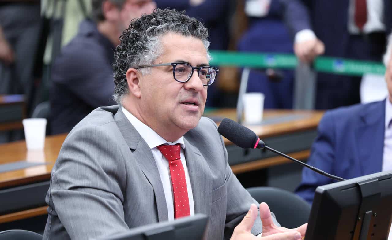 Alencar Santana: a proposta tende a gerar ganhos de eficiência na aplicação de recursos - Foto: Kayo Magalhães / Câmara dos Deputados