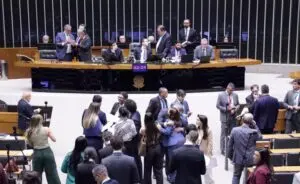 Deputados aprovam diretrizes para impulsionar futebol feminino e promover igualdade no Brasil