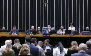 Câmara dos Deputados acelera pauta e votará projetos sobre família, educação superior e saúde privada