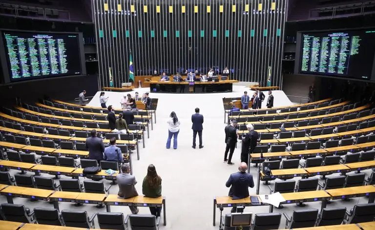 Plenário durante sessão delibrativa nesta quinta-feira - Foto: Vinicius Loures / Câmara dos Deputados