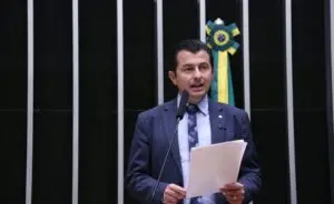 Câmara aprova regras que garantem venda e conversão de milhas em dinheiro, fortalecendo direito do consumidor