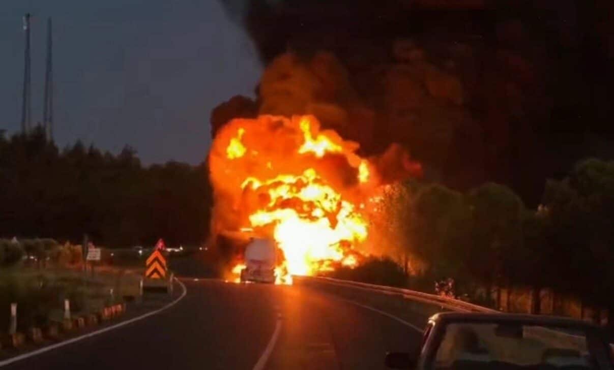 incêndio florestal cidade de Fethiye - X