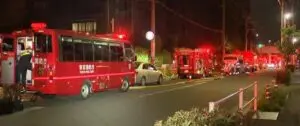 Forte incêndio atinge prédio em Koganei, Tóquio, e bombeiros buscam seis possíveis vítimas no Japão