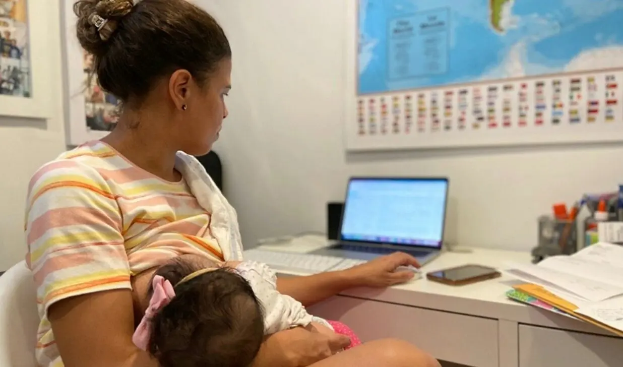 Mãe e sua bebê, auxílio maternidade - Juliano Mesquita dos Santos/ Istockphoto.com