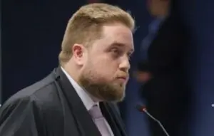 Matheus Milanez renuncia a candidatura a deputado após denúncia de agressão contra ex-noiva grávida