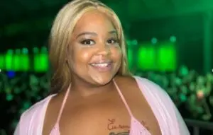 MC Carol exibe transformação em passeio de lancha com Bella Campos e biquíni após perder 65 Kg