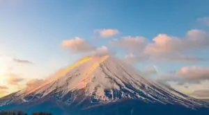 Pai abandona filho de 7 anos em trilha do Monte Fuji para chegar ao cume