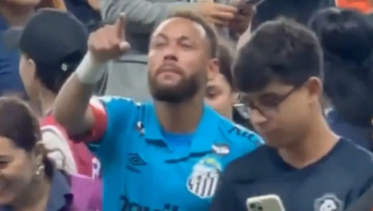 Neymar manda beijo - X